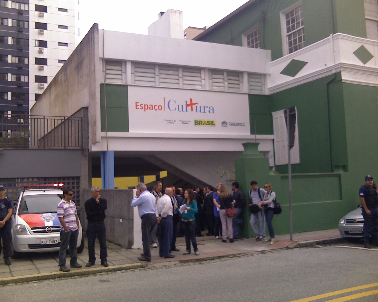 Galera esperando a Ministra @anadehollanda na inaugurao do Mais Cultura em #Floripa