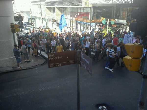 Mulheres de parar o trânsito #MarchadasVadias #Floripa